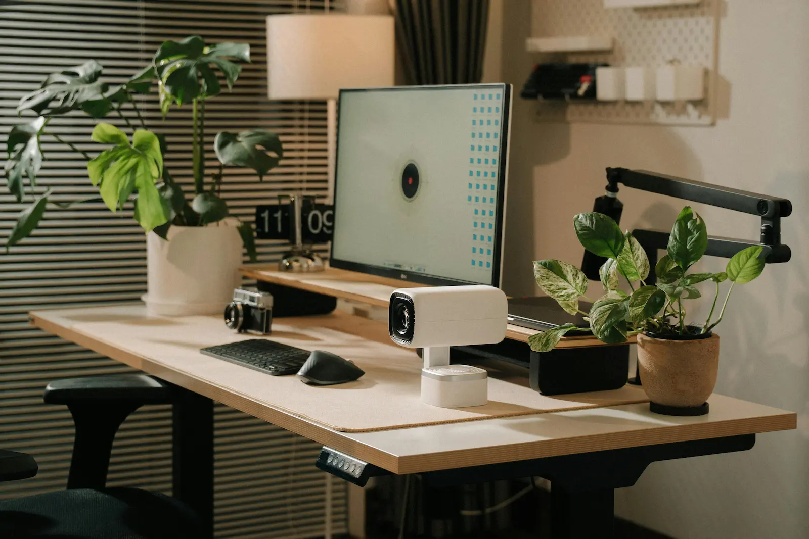 Organizadores de cables escritorios en escritorio moderno